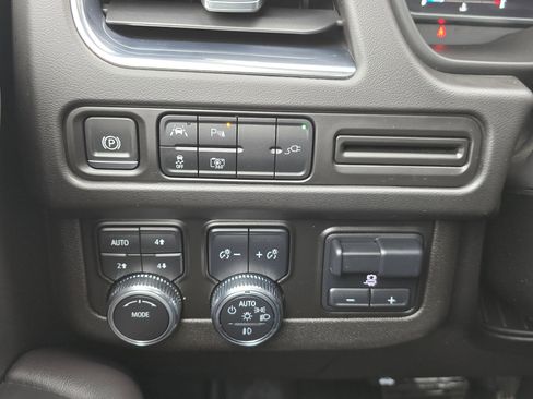 Used 2022 GMC Yukon XL SLT image 25