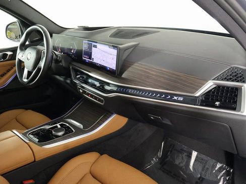 Certified 2026 BMW X5 sDrive40i w/ Climate Comfort Package RWD image 9