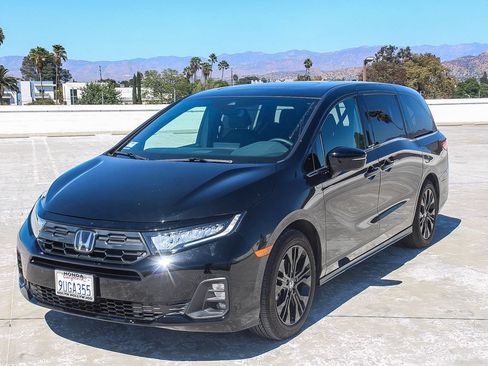 Certified 2025 Honda Odyssey Sport-L image 3