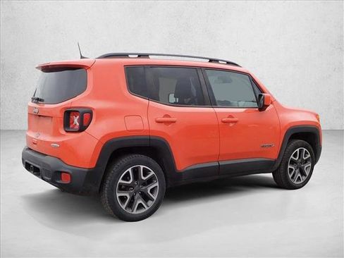 Used 2018 Jeep Renegade Latitude w/ Cold Weather Group image 3