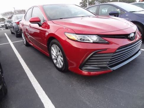 Used 2023 Toyota Camry LE image 3