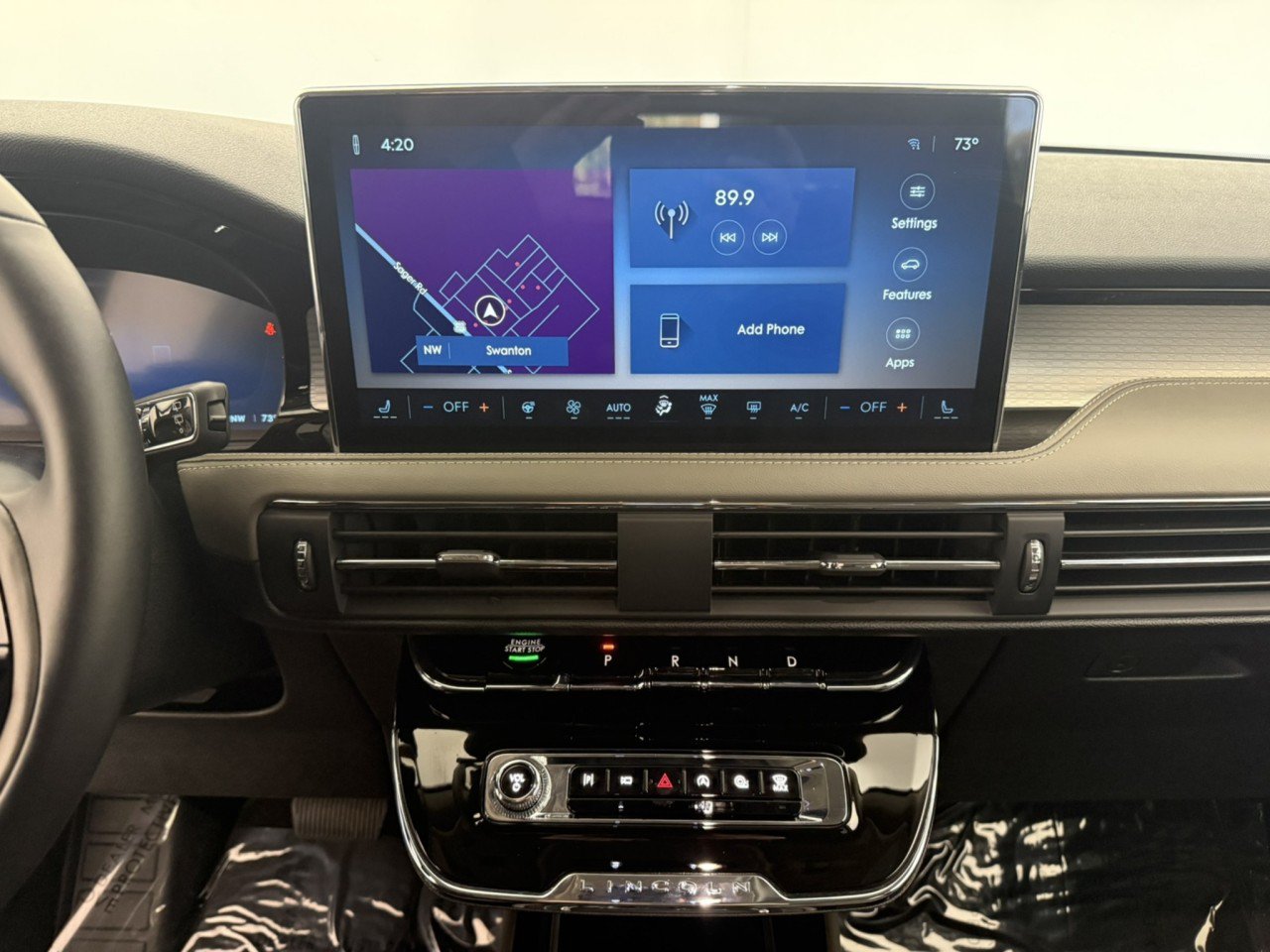 Used 2025 Lincoln Corsair AWD w/ Jet Appearance Package image 18