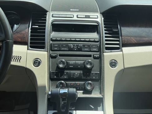 Used 2011 Ford Taurus Limited w/ 303A Rapid Spec Order Code FWD image 17