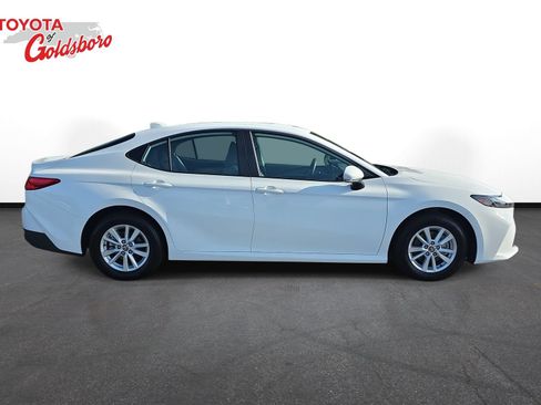 Used 2026 Toyota Camry LE AWD/4WD image 4