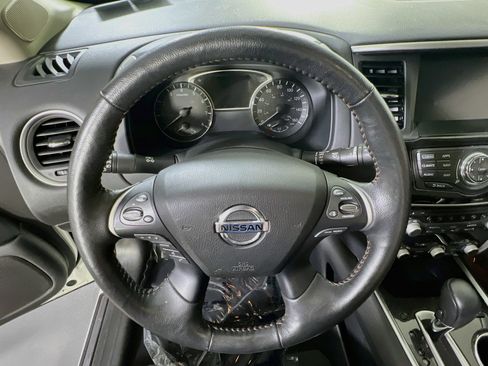 Used 2020 Nissan Pathfinder SL AWD/4WD image 11