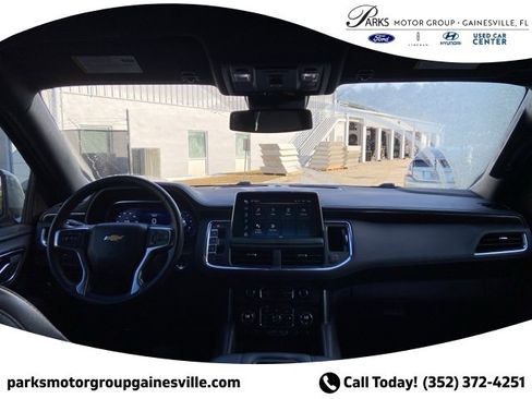 Used 2024 Chevrolet Suburban LT image 18