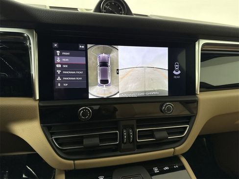 Certified 2023 Porsche Macan image 30