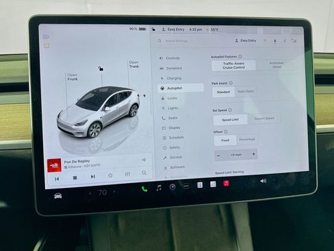 Used 2022 Tesla Model Y Long Range image 16