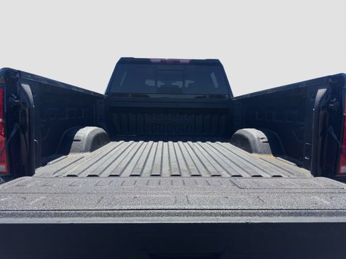 Used 2024 Chevrolet Silverado 2500 ZR2 w/ Technology Package AWD/4WD image 32