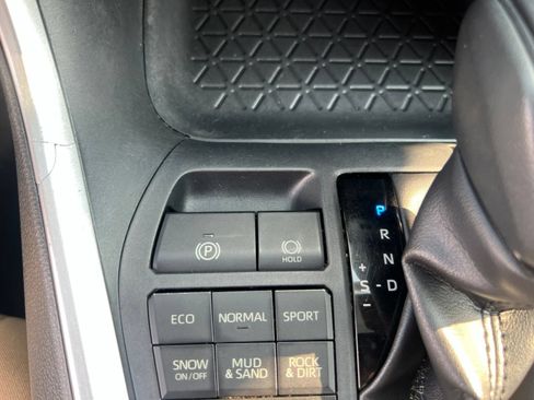 Used 2019 Toyota RAV4 LE w/ All Weather Liner Package AWD/4WD image 32