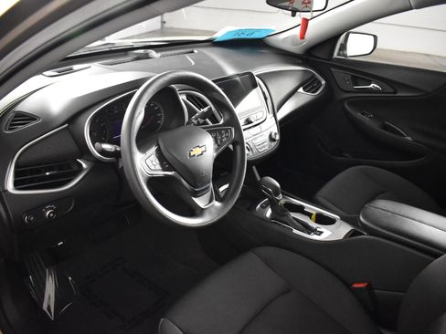 Used 2024 Chevrolet Malibu LT image 2