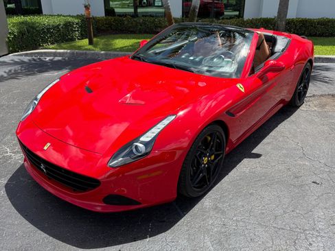 Used 2017 Ferrari California T RWD image 9