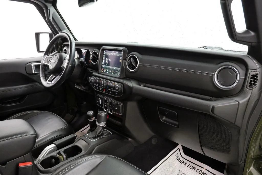 Used 2022 Jeep Wrangler Unlimited Sahara AWD/4WD image 15