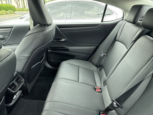 Used 2024 Lexus ES 300h w/ Premium Package FWD image 8
