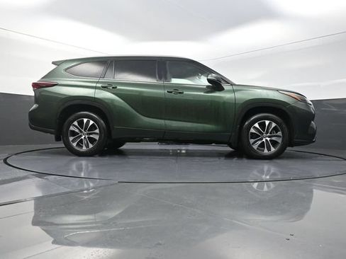 Used 2025 Toyota Highlander XLE AWD/4WD image 39