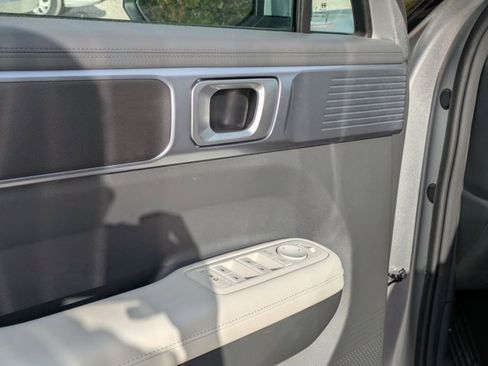 Used 2025 Hyundai Santa Fe SEL image 3