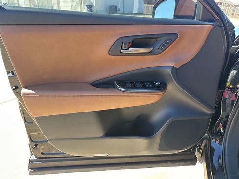 Used 2025 Toyota Crown Signia image 13