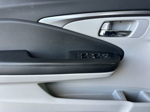 Used 2019 Honda Pilot EX image 12
