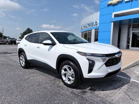 New 2026 Chevrolet Trax LS w/ LS Convenience Package FWD image 10