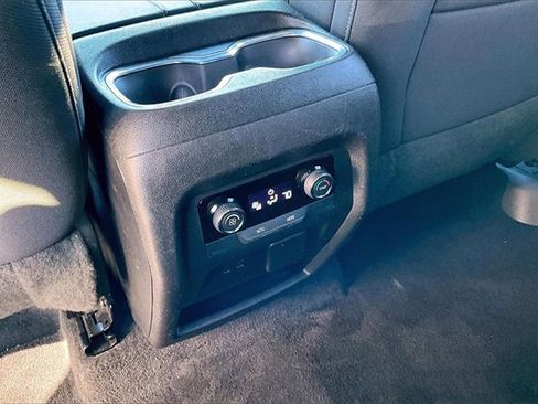 Used 2024 Chevrolet Traverse LT image 10