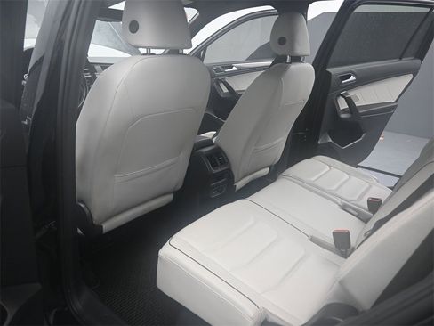 Used 2021 Volkswagen Tiguan SEL Premium R-Line image 15