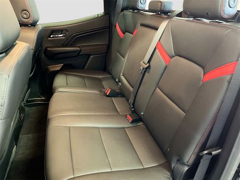 Used 2025 Chevrolet Colorado Z71 w/ Technology Package image 24