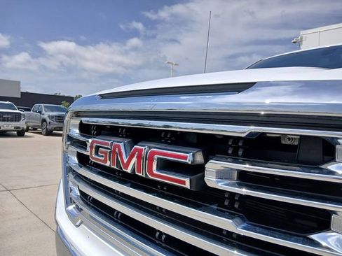 Used 2020 GMC Sierra 1500 SLT w/ X31 Off-Road Package AWD/4WD image 9