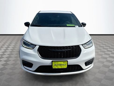 Used 2024 Chrysler Pacifica Limited FWD image 2
