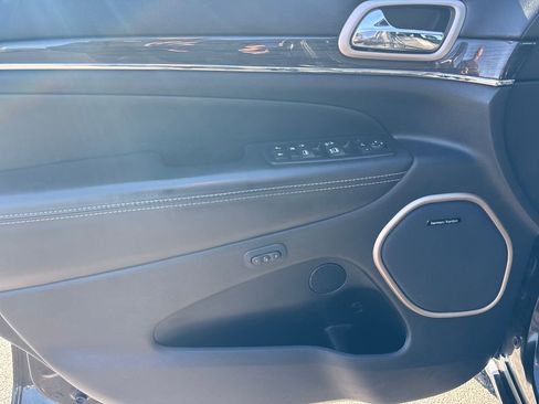 Used 2016 Jeep Grand Cherokee Overland w/ Advanced Technology Group image 15