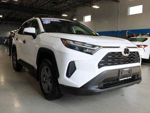 Used 2022 Toyota RAV4 XLE w/ Convenience Package AWD/4WD image 4