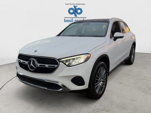 Used 2025 Mercedes-Benz GLC 300 4MATIC image 2