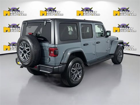Used 2024 Jeep Wrangler Sahara image 5