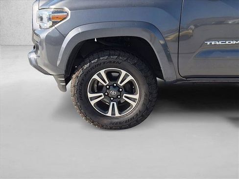 Used 2017 Toyota Tacoma TRD Sport RWD image 14