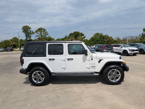 Used 2018 Jeep Wrangler Unlimited Sahara w/ LED Lighting Group AWD/4WD image 8