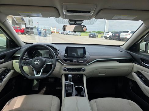 Used 2023 Nissan Altima 2.5 SV FWD image 8