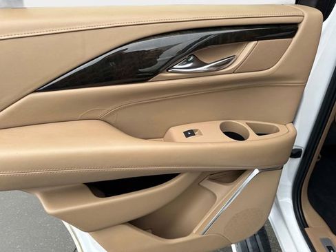 Used 2019 Cadillac Escalade Platinum image 11
