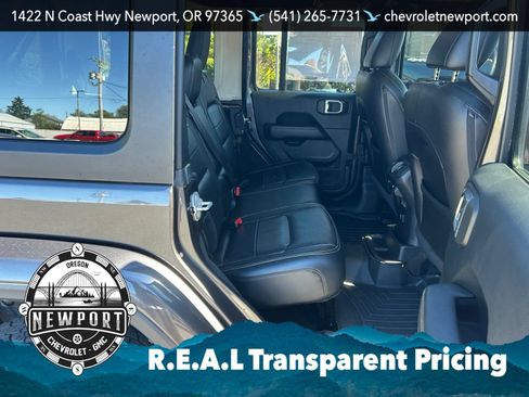 Used 2019 Jeep Wrangler Unlimited Sahara AWD/4WD image 34