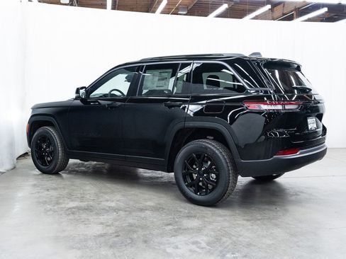 New 2026 Jeep Grand Cherokee 4WD image 4