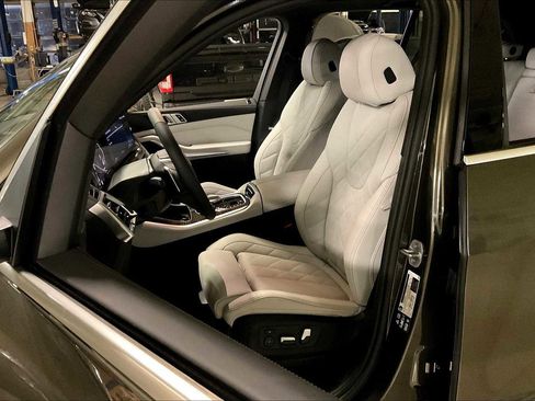 New 2026 BMW X5 xDrive40i w/ Premium Package image 9