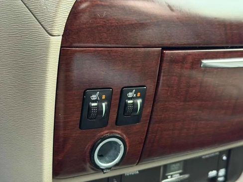 Used 2012 Toyota Sienna Limited image 18