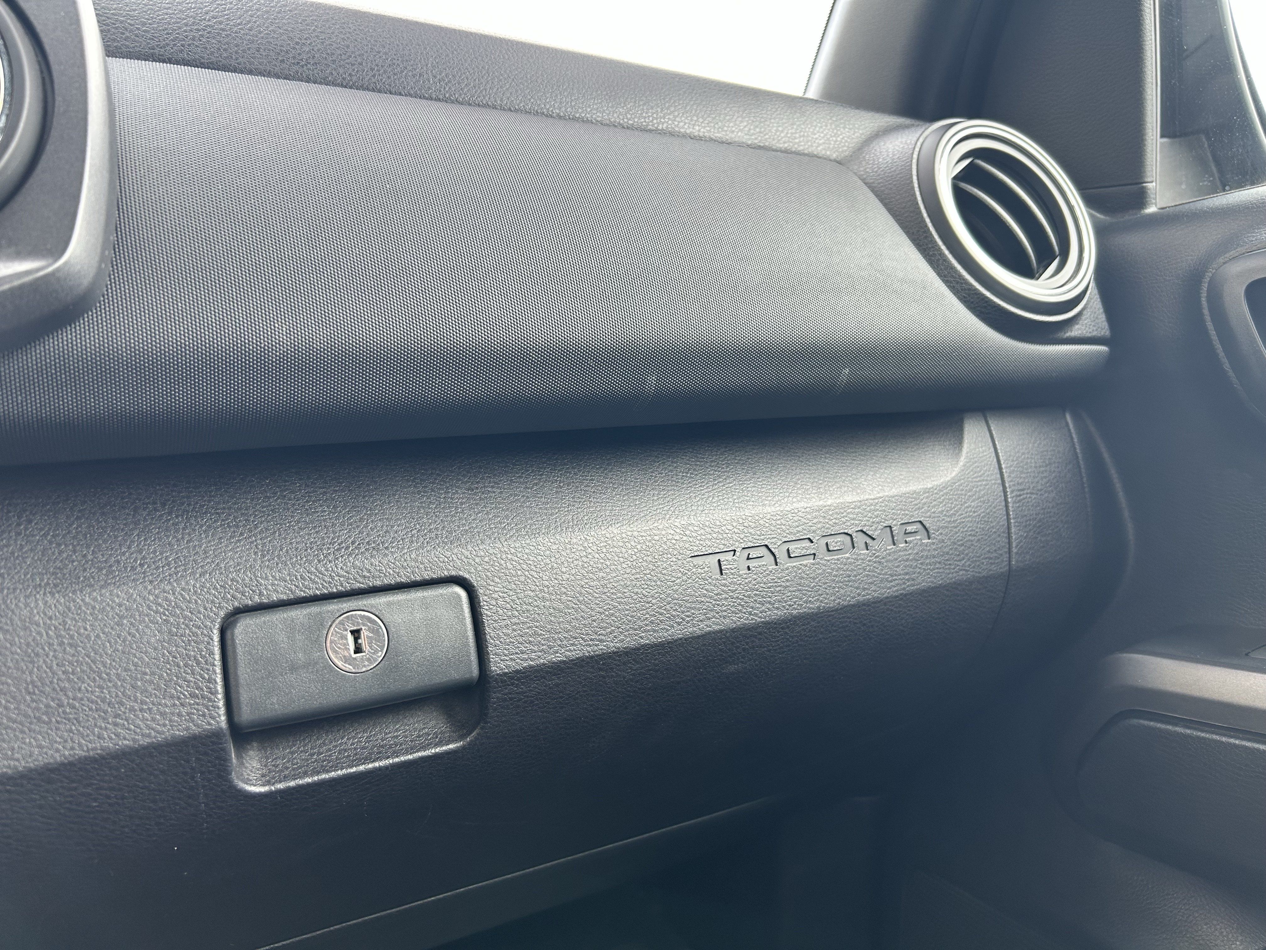 Certified 2018 Toyota Tacoma TRD Off-Road AWD/4WD image 25