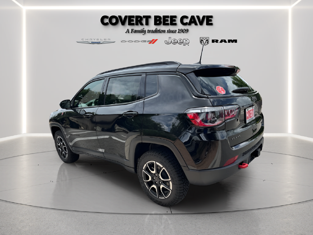 New 2026 Jeep Compass Trailhawk w/ Sun, Sound & Navigation Group AWD/4WD image 7