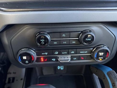 Used 2021 Ford Bronco Black Diamond w/ Sasquatch Package image 19