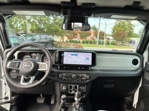 Used 2026 Jeep Wrangler Unlimited Sahara AWD/4WD image 22
