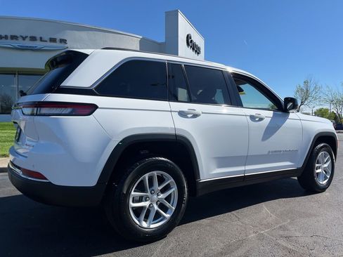 Used 2023 Jeep Grand Cherokee Laredo w/ Luxury Tech Group I AWD/4WD image 64