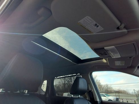 Used 2023 Nissan Rogue SL w/ SL Premium Package image 3