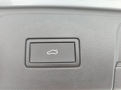 Certified 2025 Volkswagen Atlas SE AWD/4WD image 14