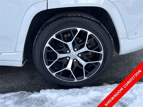 Certified 2025 Jeep Grand Cherokee Summit image 11