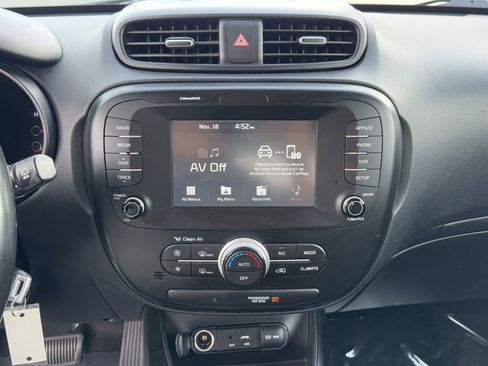 Used 2018 Kia Soul + image 22