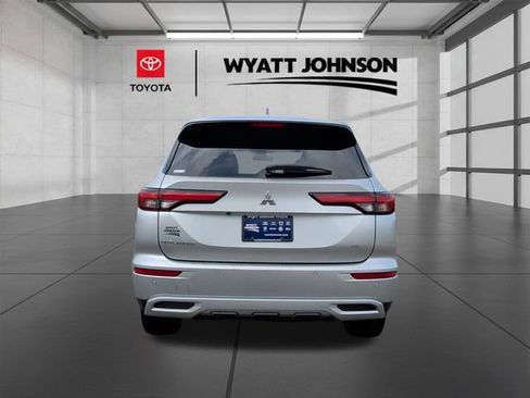 Used 2024 Mitsubishi Outlander SE image 4